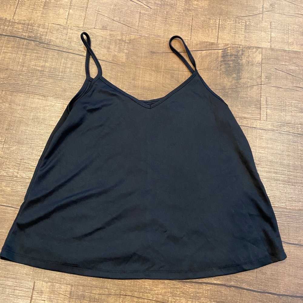 Cropped black tank
